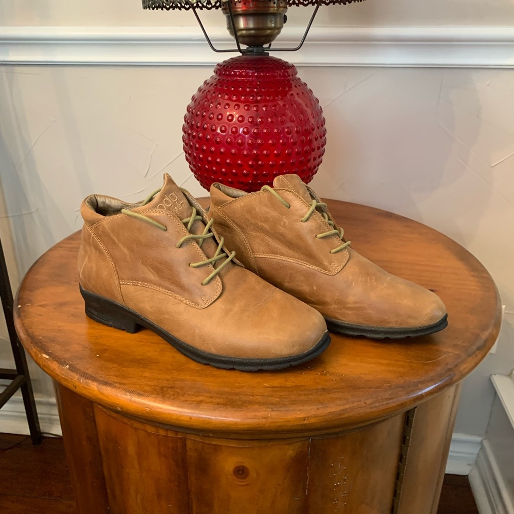 Moda by Propet women’s waterproof Leather ankle lace up Booties 10 EUC